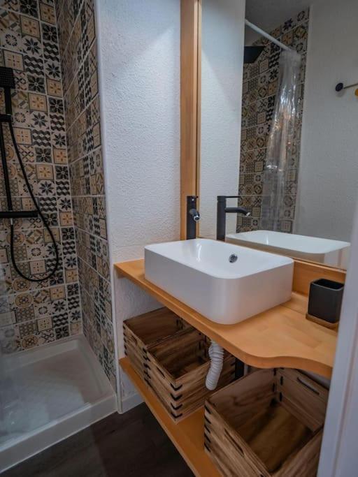 Chaleureux Appartement Face Au Port Sta Lucia, Tout A Pieds, Wifi Сен-Рафаель Екстер'єр фото