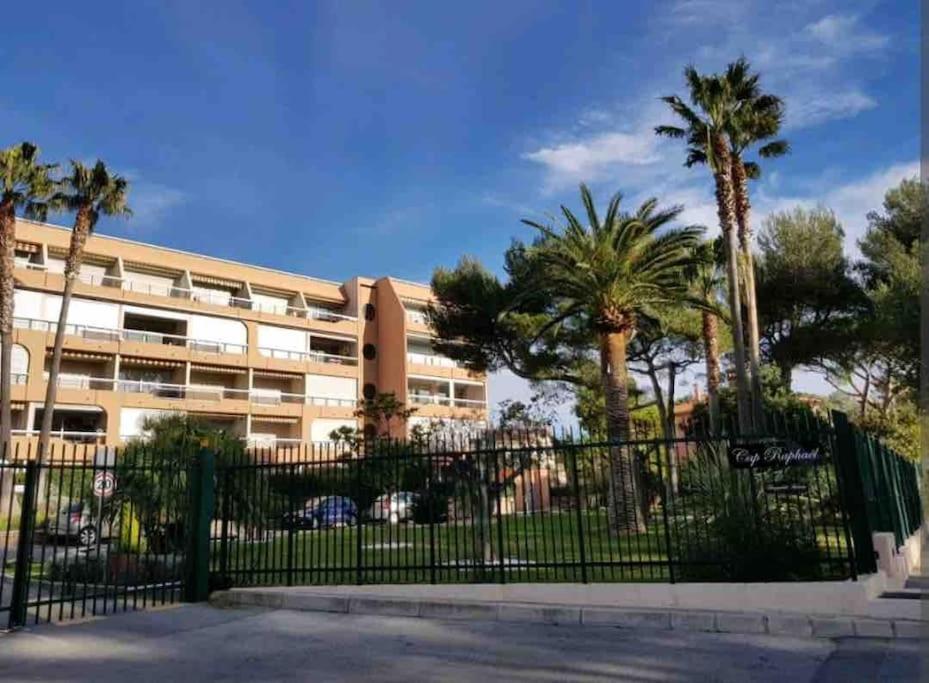 Chaleureux Appartement Face Au Port Sta Lucia, Tout A Pieds, Wifi Сен-Рафаель Екстер'єр фото